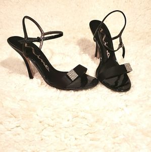 Open toe black strappy evening shoes